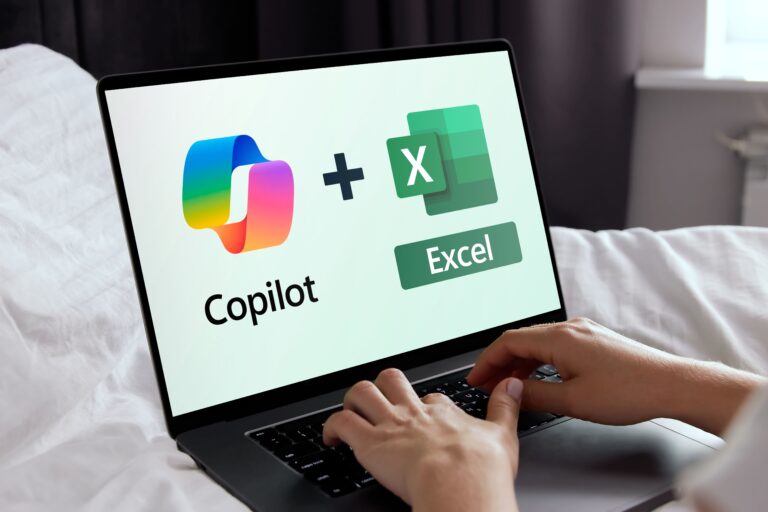 Ordinateur avec le logo copilot et excel dessus